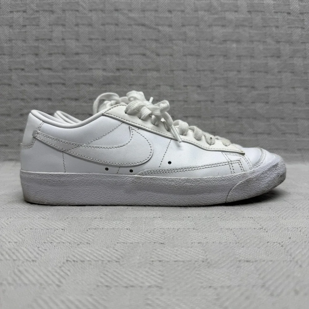 Nike Blazer Low Shoes Womens Size 7.5 White Leather‎ Low Top Sneakers DC4769-101
